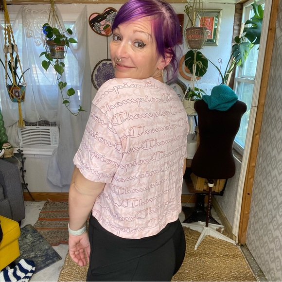 Champion Retro Athletic pastel Pink Logo Crop Tee Shirt Size Medium - Picture 7 of 17